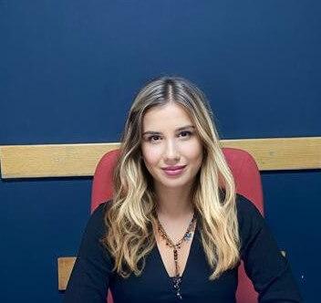 QUA Granite kadınlara sadece ofiste değil üretim sahasının her noktasında çalışma imkânı sunuyor. 2 QUA GRANITE-